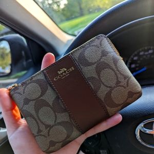 NWT COACH Corner Zip Wristlet in Signature Canvas - Khaki/Brown